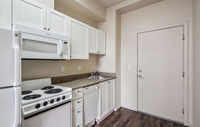 Studio, 1 bath, 252 sqft, $950, Unit 807