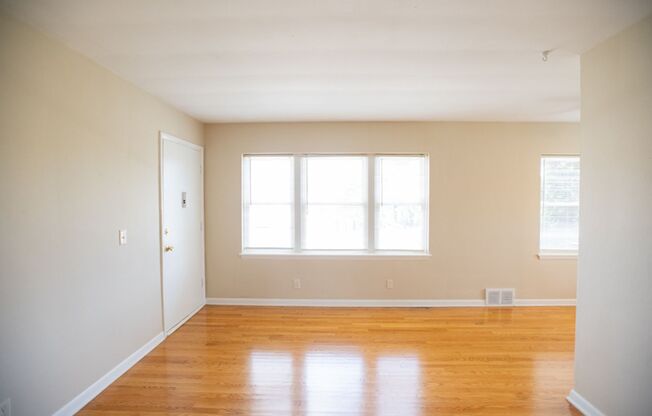 $1595 – 2 BR, 1 BA, Bayview - Renovated,  Stainless Appliances w/ Dishwasher - 1333 E Colorado St
