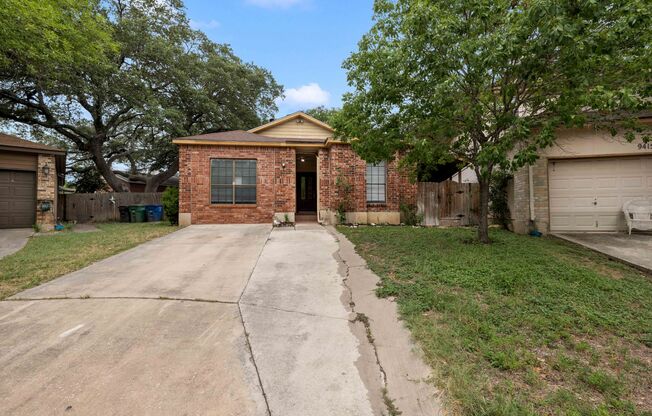 Move in ready rental property located in NW San Antonio!