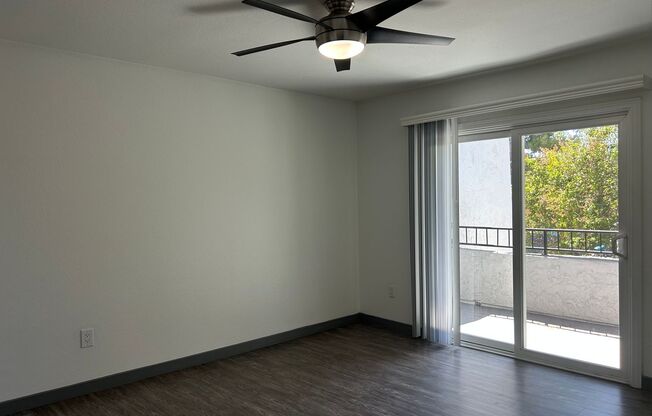 2 beds, 1 bath, 950 sqft, $2,930, Unit D004