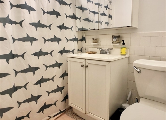 2 beds, 1 bath, 800 sqft, $2,500, Unit 2