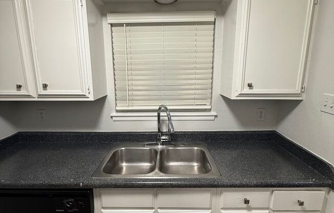 2 beds, 2 baths, 931 sqft, $1,185, Unit 14-1413