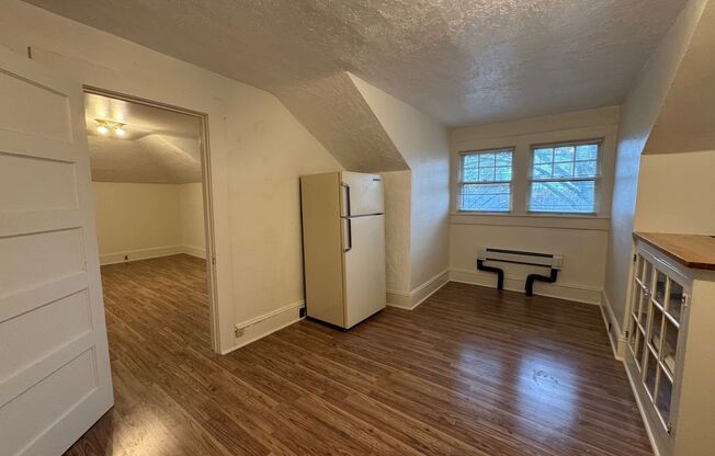 1 bed, 1 bath, $1,050, Unit 1176 Mill St #5