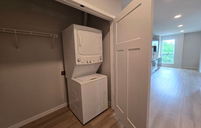 Studio, 1 bath, 612 sqft, $1,490, Unit 8421-223