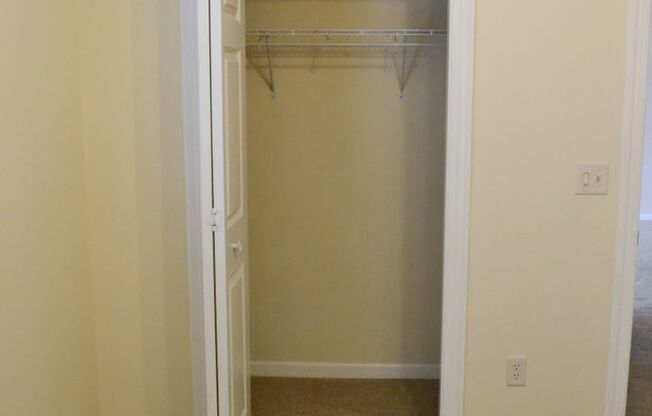 2 beds, 1 bath, 974 sqft, $1,275, Unit 705-201
