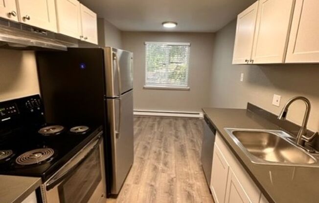 2 beds, 1 bath, 900 sqft, $1,800, Unit Unit 15