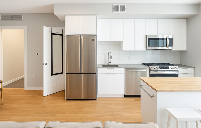 Studio, 1 bath, 504 sqft, $2,795, Unit 221