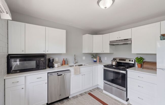 2 beds, 1 bath, 732 sqft, $999, Unit 19