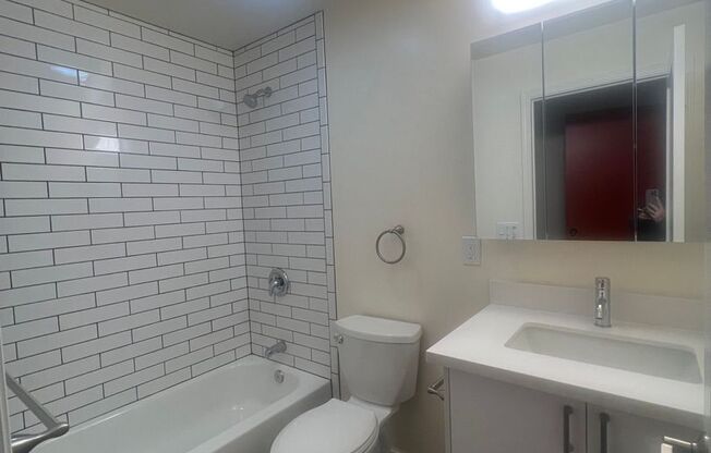 Studio, 1 bath, 484 sqft, $2,095, Unit 26