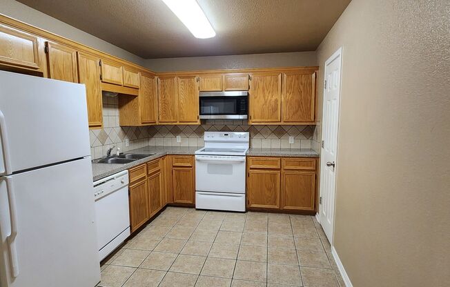 3 beds, 2 baths, $1,150, Unit B