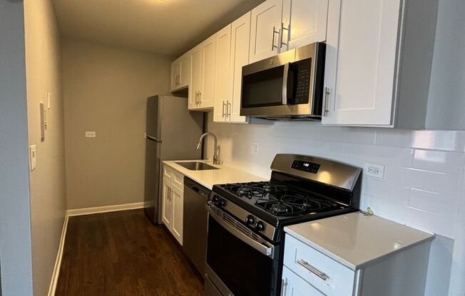 1 bed, 1 bath, 775 sqft, $2,295, Unit 839-2A