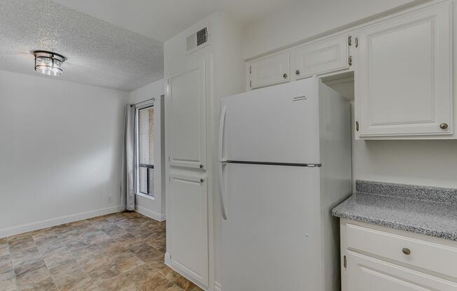 3 beds, 2 baths, $1,495, Unit # 2097