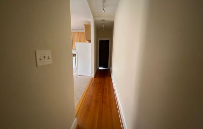 2 beds, 1 bath, 1,000 sqft, $1,750, Unit 3027 N. Calvert St. E6