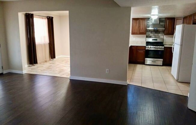 Spacious 3-Bedroom 2 -Bathroom Home Located in Northwest ABQ!! HOLIDAY SPECIAL!!