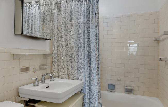 Studio, 1 bath, $3,000, Unit 14E