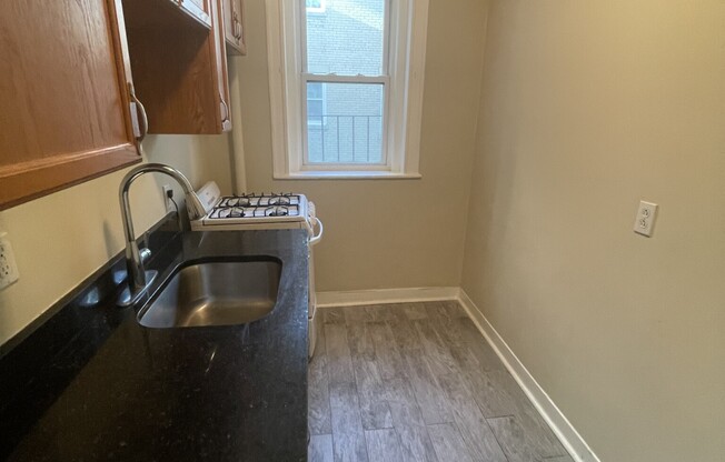 1 bed, 1 bath, $2,800, Unit 14