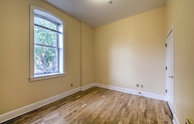 1 bed, 1 bath, 665 sqft, $1,050, Unit E