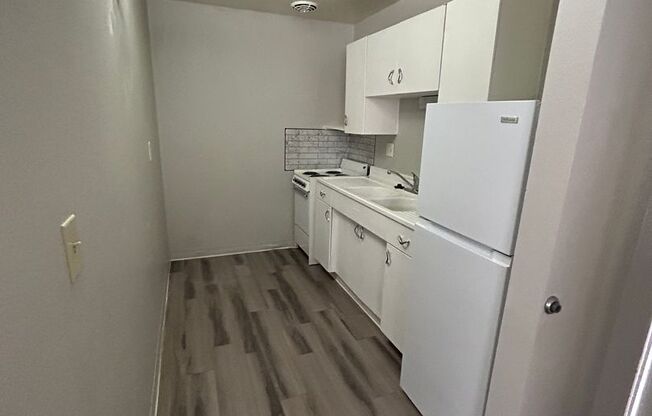 1 bed 1 bath with new wood flooring and paint.