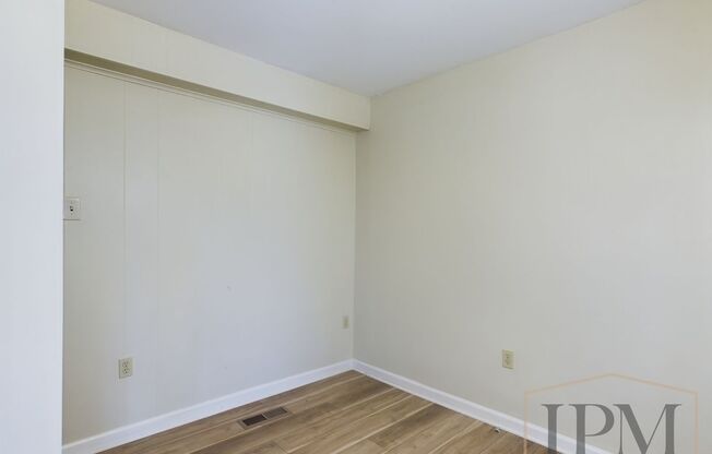 1 bed, 1 bath, 400 sqft, $900, Unit Apt F