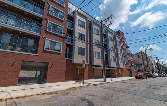 1 bed, 1 bath, 818 sqft, $1,675, Unit Unit 310