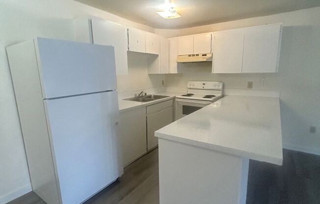 1 bed, 1 bath, 576 sqft, $1,095, Unit 16