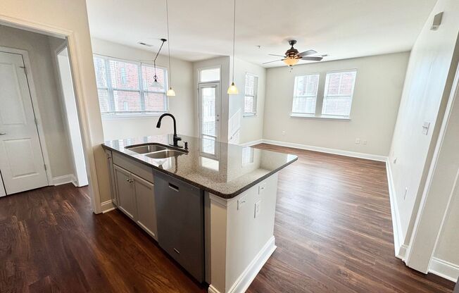 Stylish 1-Bedroom Corner Unit with Balcony – Minutes from Uptown Charlotte! Only $1,595!