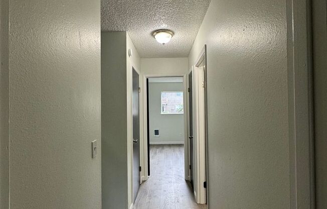 2 beds, 1 bath, 840 sqft, $1,300, Unit 687