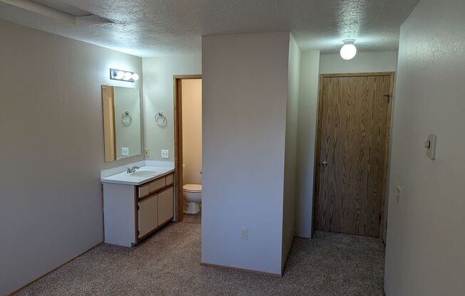 2 beds, 2 baths, 950 sqft, $1,350, Unit 29