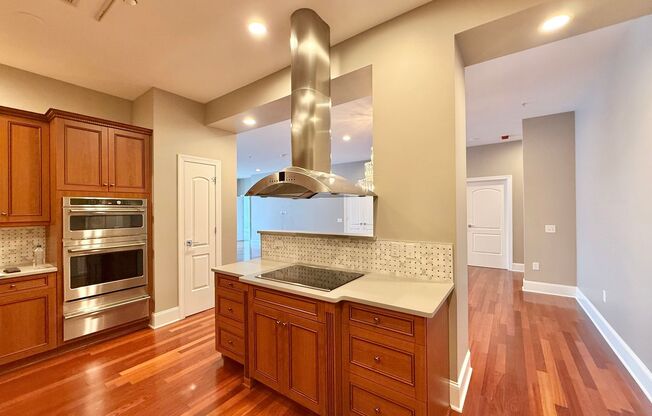 Luxurious Downtown Raleigh Condo with High Ceilings, Tons of Natural Light, and Within Walking Distance to Shopping, Dining, and Entertainment Options