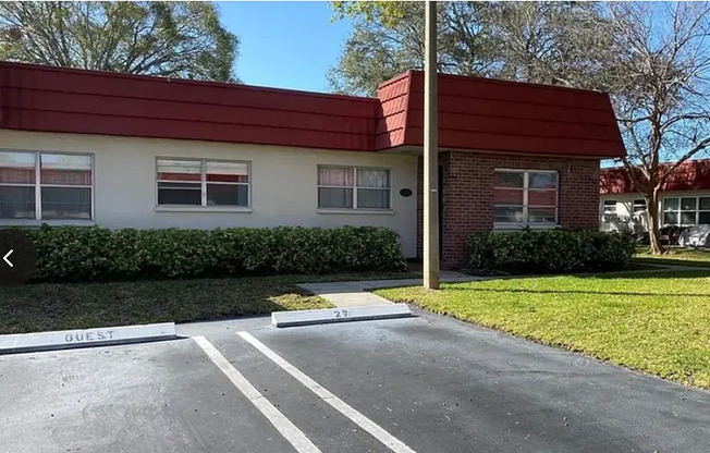 Move in Ready! Sunshine & Comfort in the Heart of St. Pete - 2bed|2bath