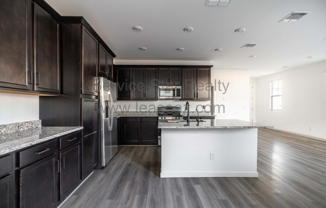 1141 W DIAMONDBACK DR