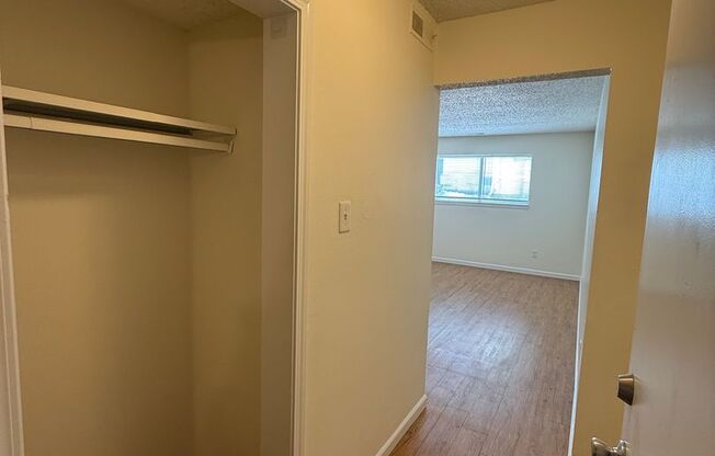 2 beds, 1 bath, 705 sqft, $765, Unit 837-Unit 2
