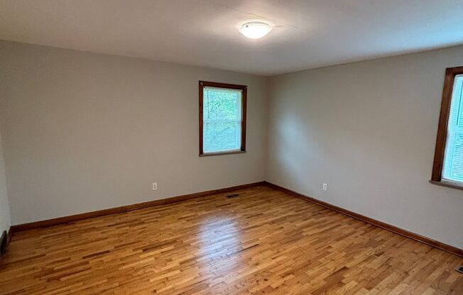 3 beds, 1 bath, $2,000