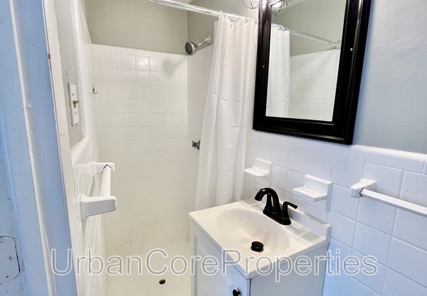 1023 LOCUST ST NE