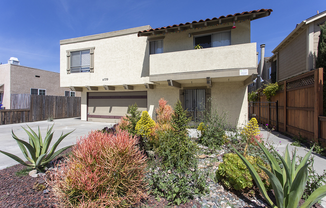 Beautiful 1b/1ba Top Floor End Unit in Normal Heights with Parking!