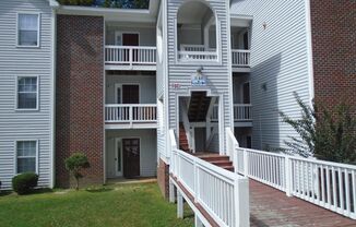 2Bed / 2 Bath Condo. Freshly painted, available NOW!!!