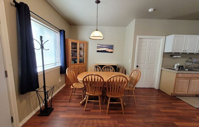 Furnished: Peaceful & Quiet 1/1, Just Outside of Bend! 30-day Minimum Stay.