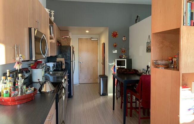 Studio, 1 bath, 650 sqft, $1,220, Unit 304
