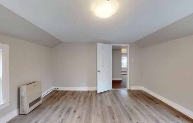 2 beds, 1 bath, $1,950, Unit 2