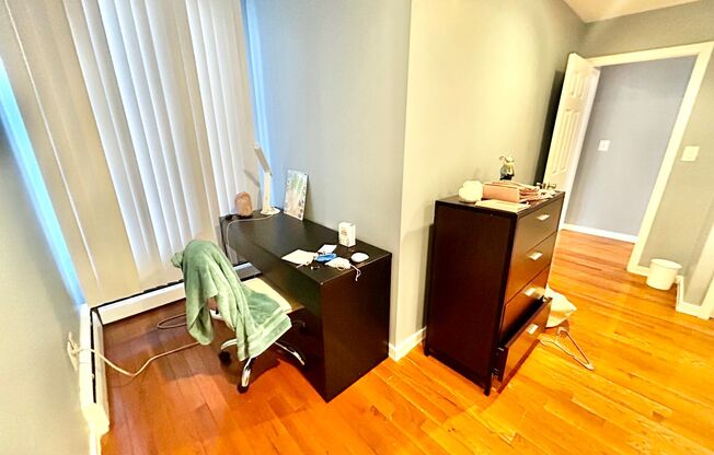 2 beds, 1 bath, 768 sqft, $2,425, Unit 215