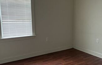 2 beds, 1 bath, $1,225