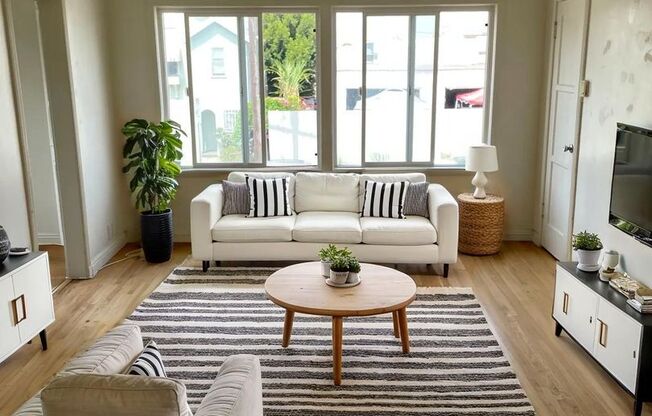 Charming Living in Historic West Adams at 1906 Cimarron Street