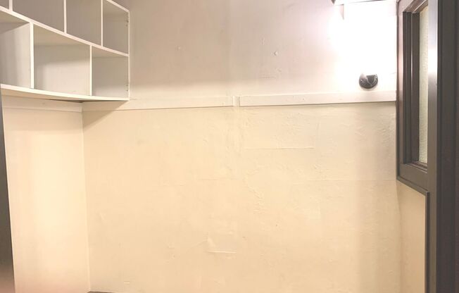 Studio, 1 bath, $875, Unit 13