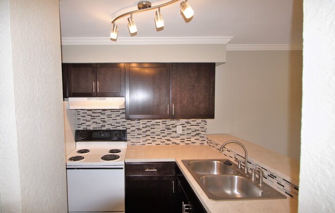 Studio, 1 bath, 500 sqft, $850, Unit 221
