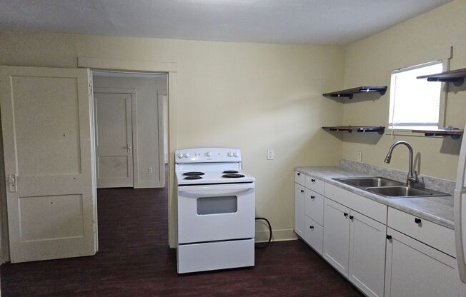 2 beds, 1 bath, $695