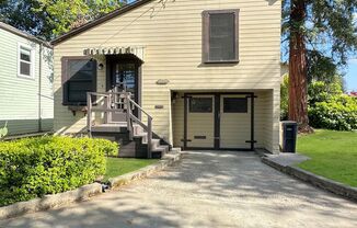 Charming 1 bedroom cottage with small garage