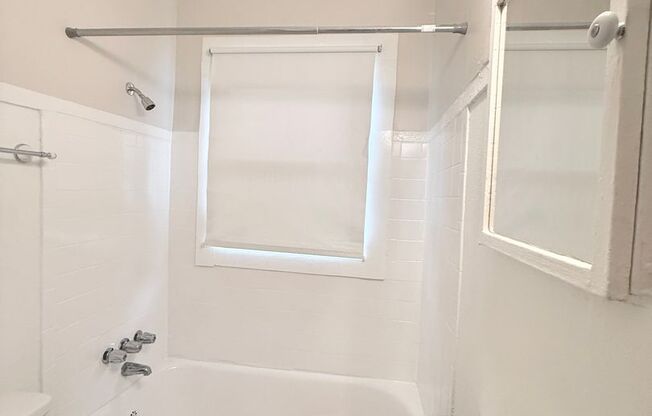 2 beds, 1 bath, $1,195, Unit B3601
