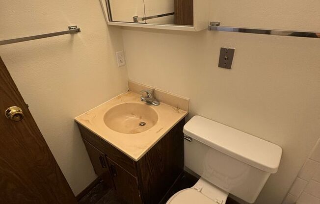 Studio, 1 bath, 360 sqft, $600, Unit 17