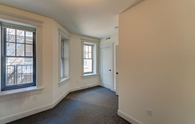 3 beds, 2 baths, 736 sqft, $2,995, Unit 41