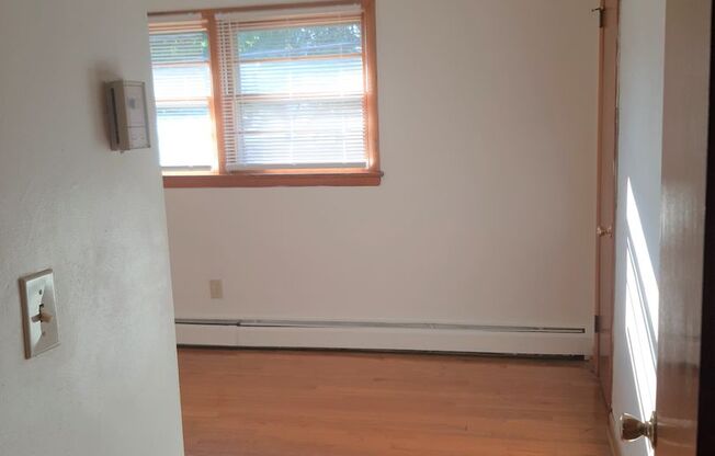 2 beds, 1 bath, 903 sqft, $1,240, Unit C-2